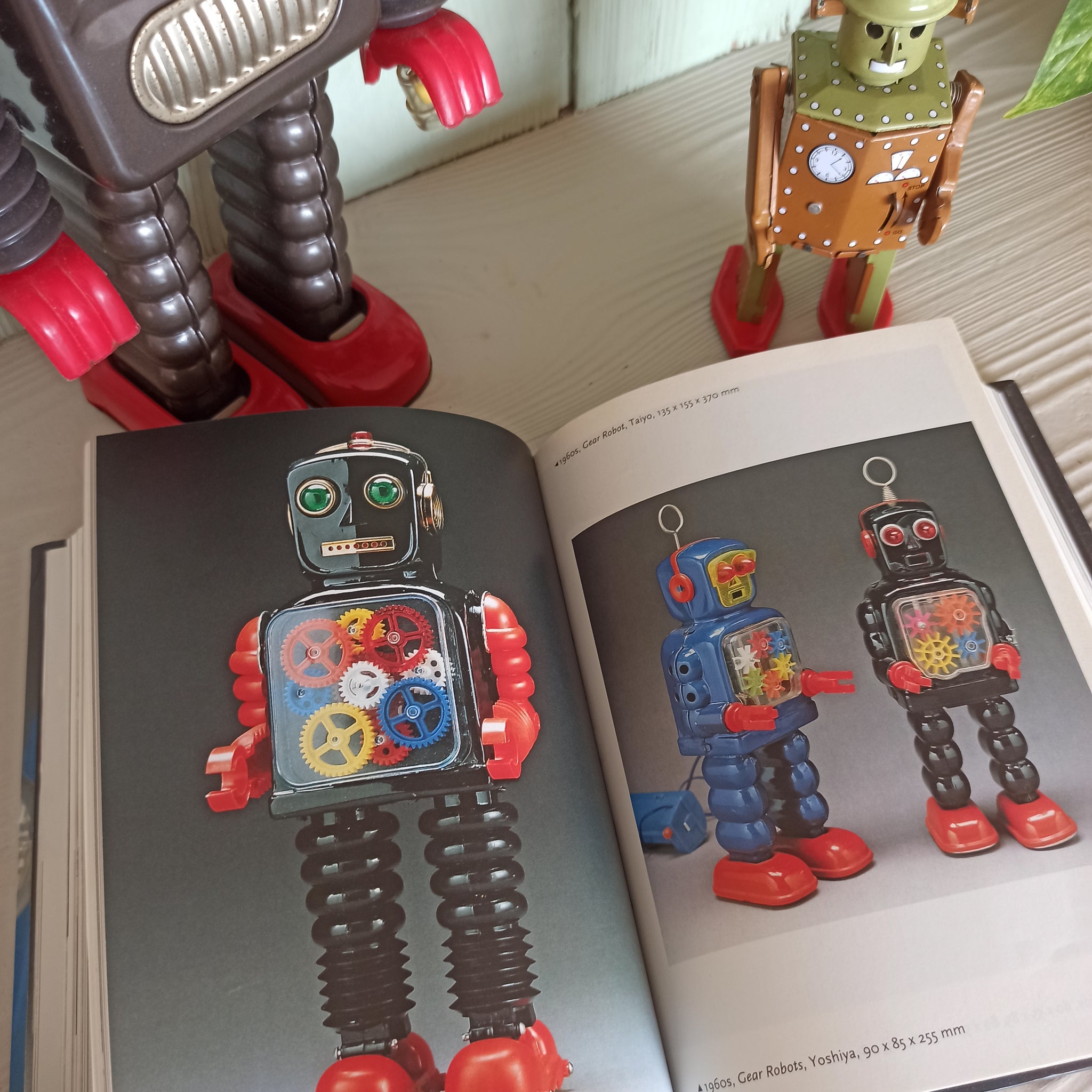 TASCHEN - 1000 Robots, Spaceships & Tin Toys Book – Der Fuchs Vintage