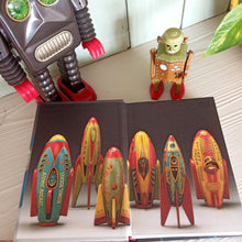 Load image into Gallery viewer, TASCHEN - 1000 Robots, Spaceships &amp; Tin Toys Book

