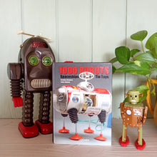 Carica l&#39;immagine nel visualizzatore di Gallery, TASCHEN - 1000 Robots, Spaceships &amp; Tin Toys Book
