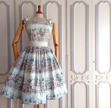 Cargar imagen en el visor de la galería, 1950s - Adorable Novelty Print Cotton Dress - W28 (72cm)
