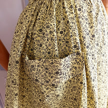 Laden Sie das Bild in den Galerie-Viewer, 1950s - Gorgeous Yellow Floral Print Pocket Cotton Skirt - W29 (74cm)
