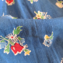 Laden Sie das Bild in den Galerie-Viewer, 1950s - Adorable Pocket Floral Cotton Skirt - W24 (62cm)
