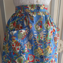 Load image into Gallery viewer, 1950s 1960s - Cute Middle Age Shields Novelty Skirt - W29 (74cm)
