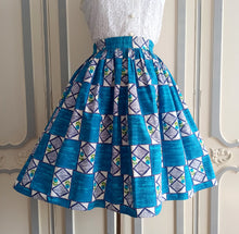 Cargar imagen en el visor de la galería, 1950s - Adorable Abstract Floral Cotton Skirt - W26 (66cm)
