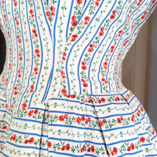 Laden Sie das Bild in den Galerie-Viewer, 1950s - Lovely &amp; Sweet Floral Print Cotton Dress - W27.5 (70cm)

