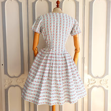 Load image into Gallery viewer, 1950s - Lovely &amp; Sweet Floral Print Cotton Dress - W27.5 (70cm)
