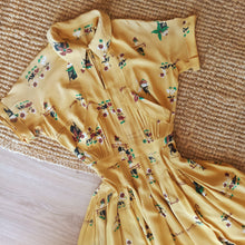 Laden Sie das Bild in den Galerie-Viewer, 1930s 1940s - Glorious Rayon Silk Dress - W24 (62cm)
