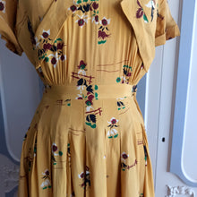 Cargar imagen en el visor de la galería, 1930s 1940s - Glorious Rayon Silk Dress - W24 (62cm)
