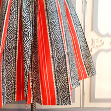 Carica l&#39;immagine nel visualizzatore di Gallery, 1950s - Stunning Red Shawl Collar Cotton Dress - W28.5 (72cm)
