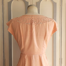 Laden Sie das Bild in den Galerie-Viewer, 1940s 1950s - JOBLOT #1 - 3 Gorgeous Pastel Color Dresses -  Adult Sizes!
