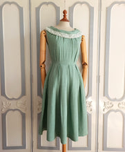 Laden Sie das Bild in den Galerie-Viewer, 1940s 1950s - JOBLOT #1 - 3 Gorgeous Pastel Color Dresses -  Adult Sizes!
