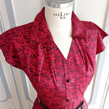 Load image into Gallery viewer, 1940s 1950s - Beautiful Burgundy Floral Lace Print Dress - W27.5 (70cm)

