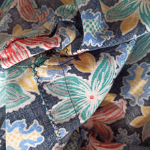 Cargar imagen en el visor de la galería, 1940s - Colorful Floral Print Big Pockets Cotton Dress - W27 (68cm)
