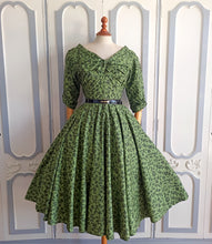 Load image into Gallery viewer, 1950s - HORROCKSES, UK - Stunning Green Floral Dress - W29 (74cm)
