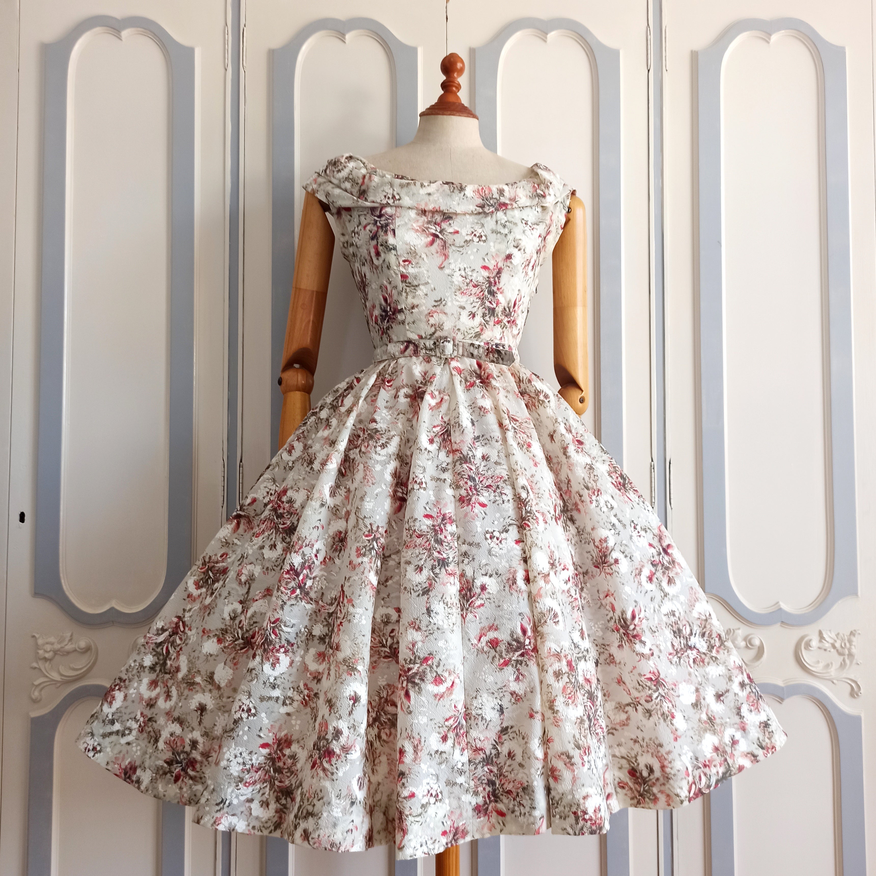 1950s - Beautiful Abstract Floral Textured Nylon Dress - W27
