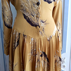 1930s 1940s - Glorious Mustard Rayon Crepe Feathers Print Dress - W29 (74cm)