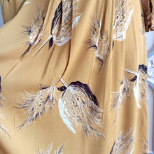 Cargar imagen en el visor de la galería, 1930s 1940s - Glorious Mustard Rayon Crepe Feathers Print Dress - W29 (74cm)
