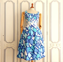 Cargar imagen en el visor de la galería, 1950s - Gorgeous Blue Abstract Soft Cotton Dress - W25 (64cm)
