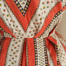 Cargar imagen en el visor de la galería, 1950s 1960s - Adorable Floral Print Cotton Dress - W31 (78cm)
