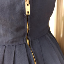 Carica l&#39;immagine nel visualizzatore di Gallery, 1950s - Gorgeous Navy Blue Lace Taffeta Dress - W27 (68cm)
