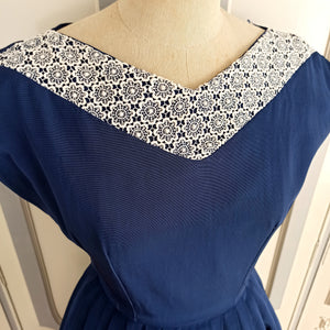 1950s - Gorgeous Navy Blue Lace Taffeta Dress - W27 (68cm)