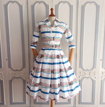 Laden Sie das Bild in den Galerie-Viewer, 1950s - Elegant Novelty Rope Knots Print Cotton Dress - W25 (64cm)
