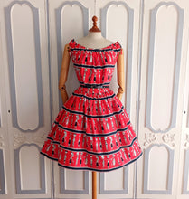 Cargar imagen en el visor de la galería, 1950s 1960s - Spectacular French Novelty Print Cotton Dress - W27 (68cm)
