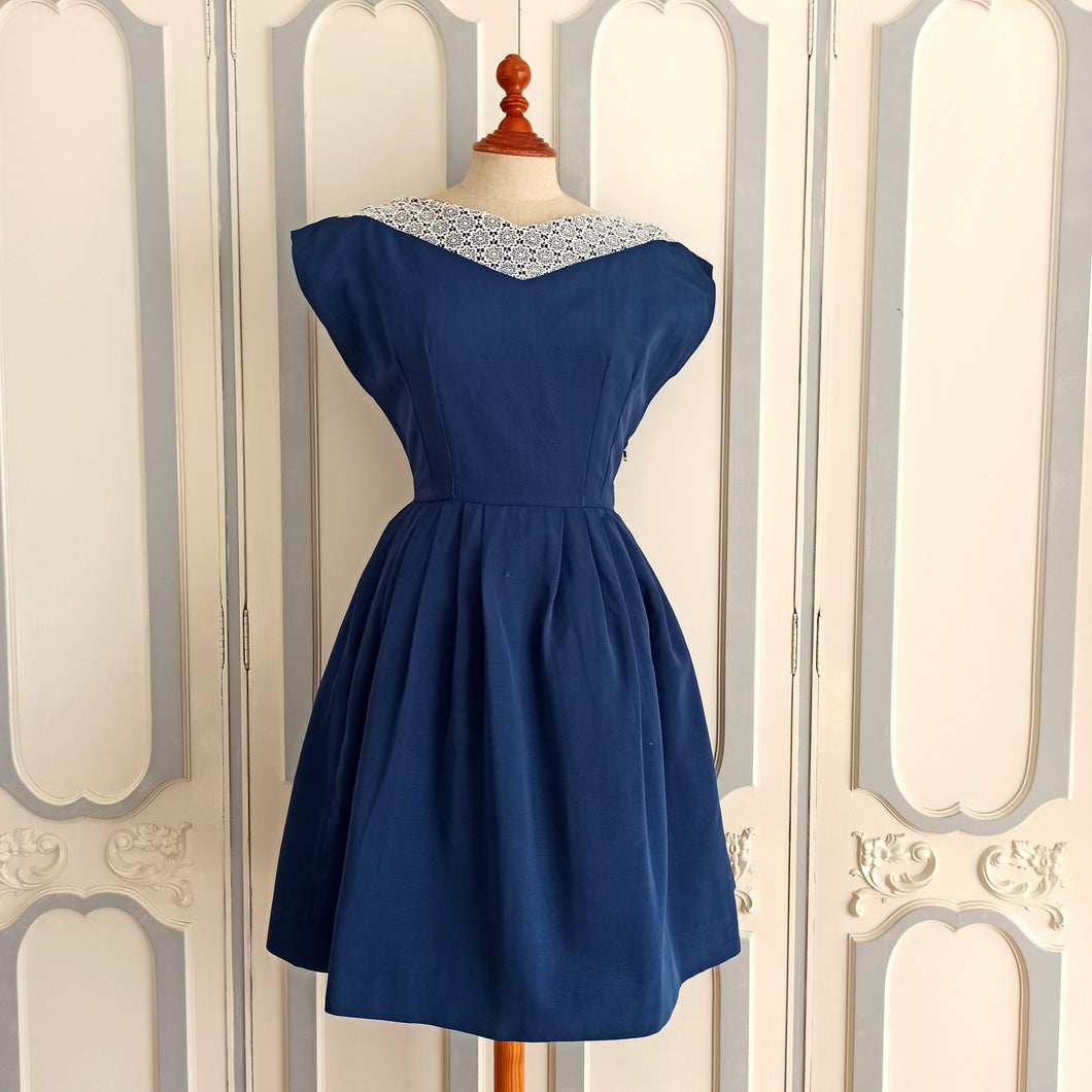 1950s - Gorgeous Navy Blue Lace Taffeta Dress - W27 (68cm)