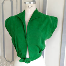 Cargar imagen en el visor de la galería, 1940s - Stunning Green Suede Vest Jacket - W26/27.5 (66/70cm)
