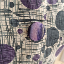 Laden Sie das Bild in den Galerie-Viewer, 1950s - Gorgeous Purple Abstract Atomic Print Cotton Dress - W32 (82cm)
