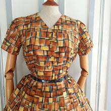 Load image into Gallery viewer, 1950s 1960s - Gorgeous Brown Abstract Cotton Dress - W31.5 (80cm)
