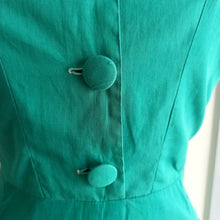 Laden Sie das Bild in den Galerie-Viewer, 1950s - Gorgeous Green Pockets Cotton Dress - W31.5 (80cm)
