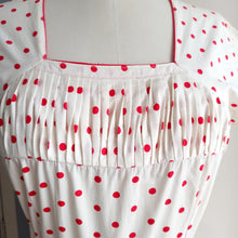 Cargar imagen en el visor de la galería, 1940s - Adorable Dotted Belted Cotton Dress - W31.5 (80cm)
