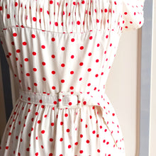 Laden Sie das Bild in den Galerie-Viewer, 1940s - Adorable Dotted Belted Cotton Dress - W31.5 (80cm)
