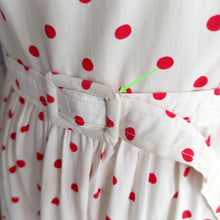 Cargar imagen en el visor de la galería, 1940s - Adorable Dotted Belted Cotton Dress - W31.5 (80cm)
