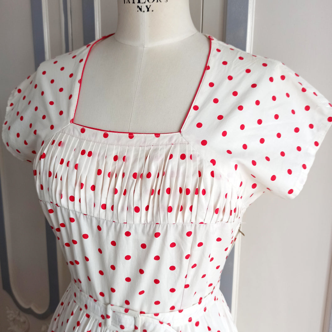 1940s - Adorable Dotted Belted Cotton Dress - W31.5 (80cm)