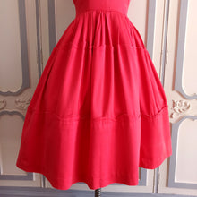 Carica l&#39;immagine nel visualizzatore di Gallery, 1950s - Gorgeous Rouge Petals Gabardine Rayon Dress - W27.5 (70cm)
