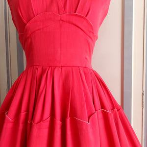 1950s - Gorgeous Rouge Petals Gabardine Rayon Dress - W27.5 (70cm)