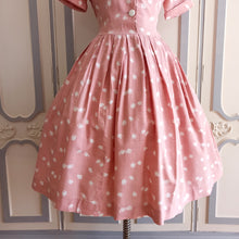 Cargar imagen en el visor de la galería, 1950s - Adorable Antique Pink Silk Dress - W32 (82cm)
