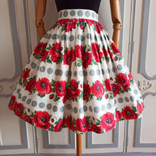 Carica l&#39;immagine nel visualizzatore di Gallery, 1950s - Stunning Poppies Print Cotton Skirt - W27 (68cm)
