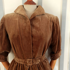 1940s - Stunning & Elegant Brown Velvet Dress - W27.5 (70cm)
