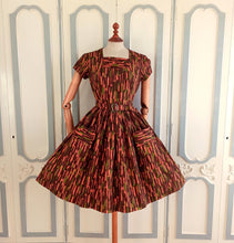 Cargar imagen en el visor de la galería, 1950s 1960s - Fabulous Abstract Pockets Belted Dress - W28 (72cm)
