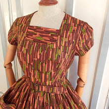 Load image into Gallery viewer, 1950s 1960s - Fabulous Abstract Pockets Belted Dress - W28 (72cm)
