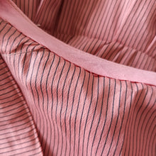 Carica l&#39;immagine nel visualizzatore di Gallery, 1940s - UNWORN - Gorgeous Pink Striped Silk Dress - W27.5 (70cm)
