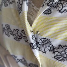 Laden Sie das Bild in den Galerie-Viewer, 1950s - Adorable Yellow Cotton Day Dress - W27.5 (70cm)
