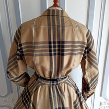 Cargar imagen en el visor de la galería, VTG - UNWORN - Fabulous Brown Tartan Wool Dress - W27.5 (70cm)
