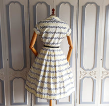 Load image into Gallery viewer, 1950s - Adorable Yellow Cotton Day Dress - W27.5 (70cm)
