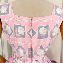 Load image into Gallery viewer, 1950s - Adorable Pink Rose Pockets Cotton Dress - W28.5 (72cm)
