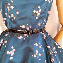 Cargar imagen en el visor de la galería, 1950s - Stunning Blue Satin Full Skirt Dress - W26 (66cm)
