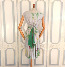Charger l&#39;image dans la galerie, 1940s - Precious Organic Rayon Gaze Dress - W27 (68cm)
